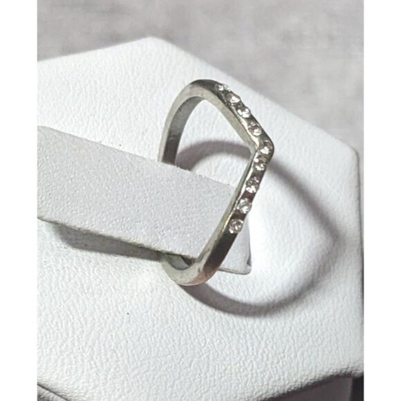 Minimalist Gemmed Chevron Silver Tone Ring Size 3 1/2 - Picture 6 of 12